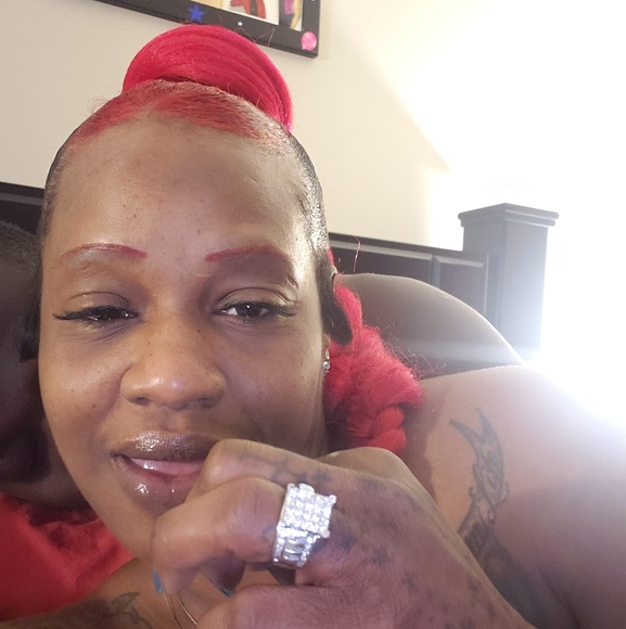 Meet your Posher, Yolanda - Picture 1 of 1